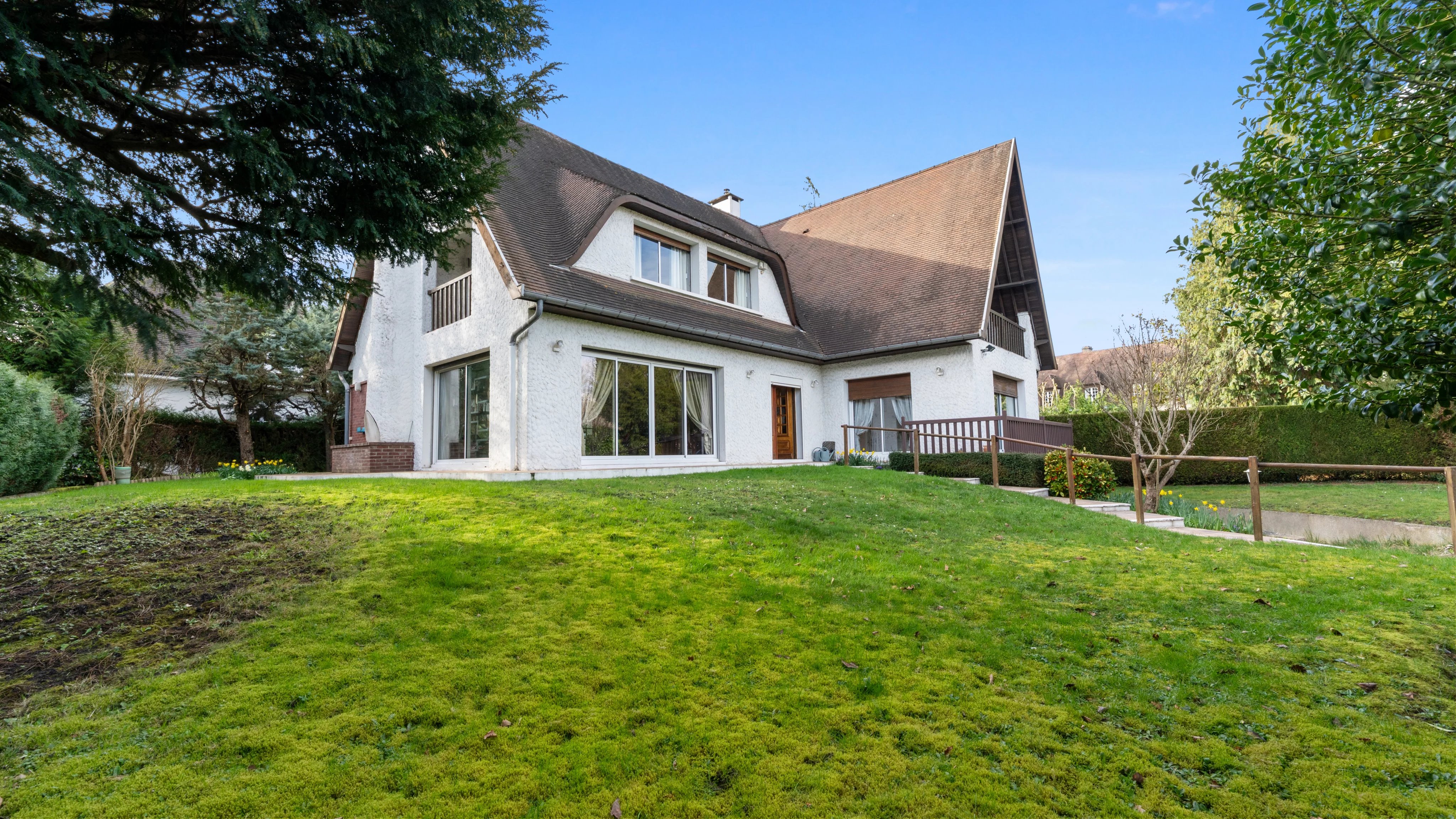 Villa 5 pièces 235 m² - 1