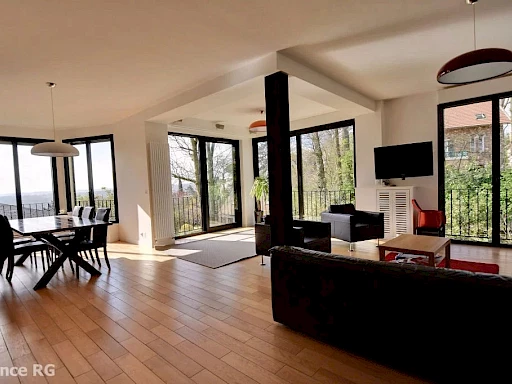 Maison 8 pièces 227 m²